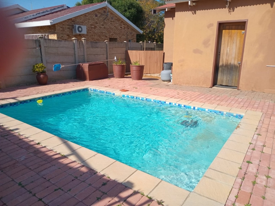  Bedroom Property for Sale in Bloemhof North West